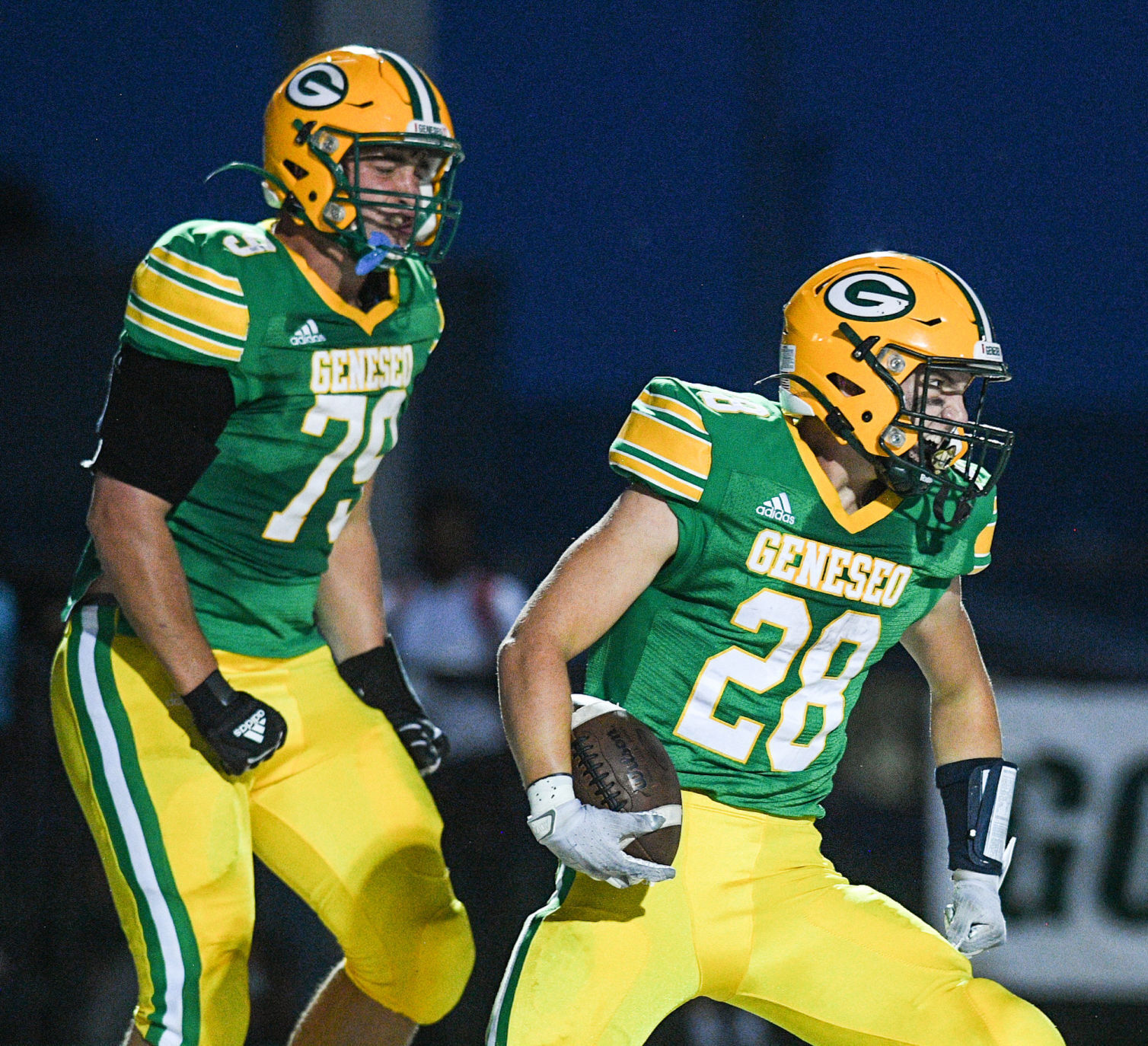 091021-qc-spt-ut-geneseo-fball-002